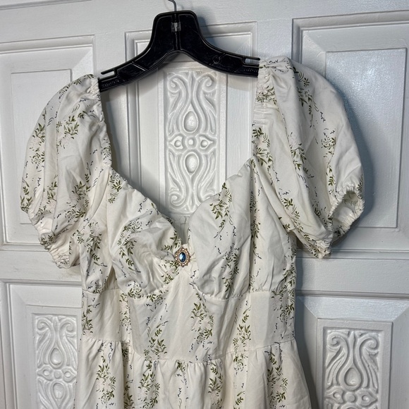 Elegant Floral Royal Princess Jeweled White  Dress Size Medium - Picture 6 of 16